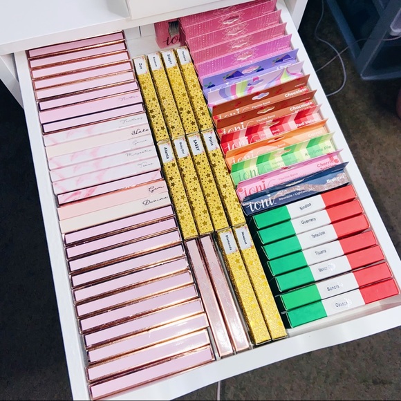 MAKEUP - Picture 6 of 9